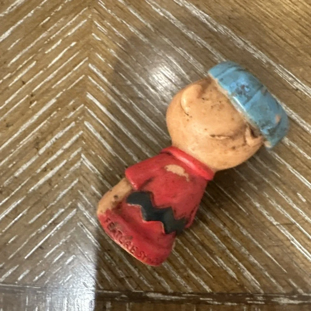 vintage PEANUTS Character- EARLY CHARLIE BROWN‎ FINGER PUPPET